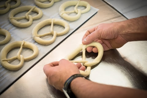 Atelier de cuisine en Alsace - confection de bretzels